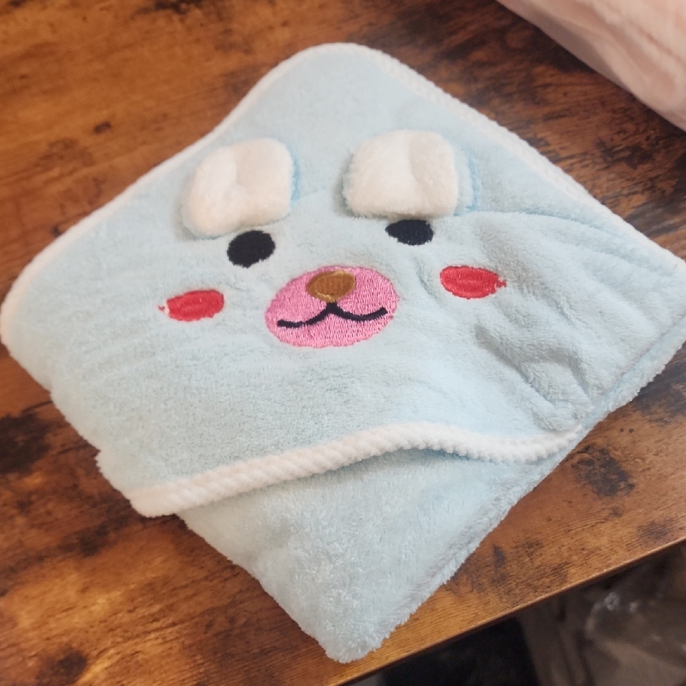 Blue Bear Hooded Towel for Babies Size 31.5-31.5in Made Of Soft & Absorbent